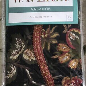 Waverly Felicite Scallop Valance Curtain Noir